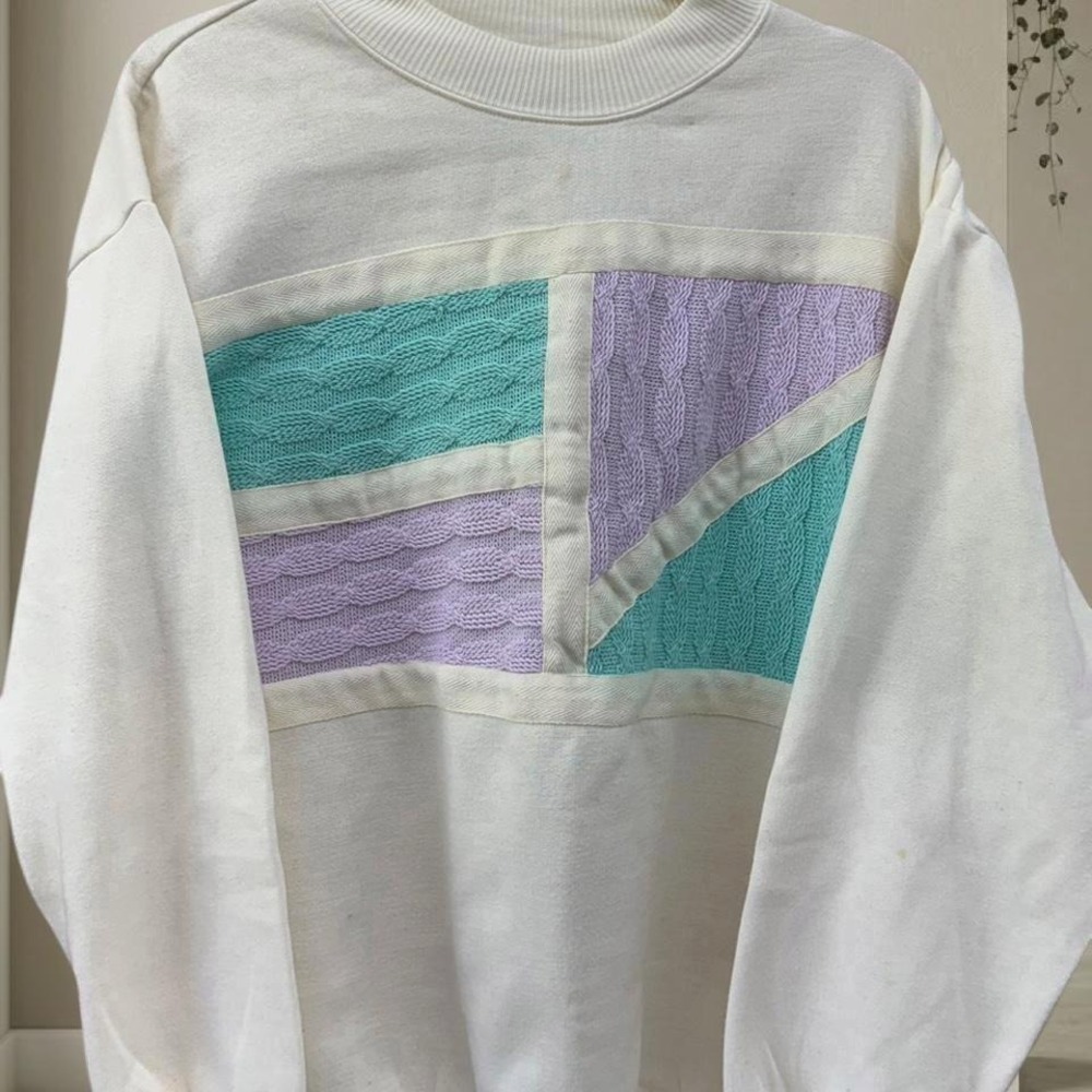 Vintage 80s/90s First Run white and purple sweater Size L